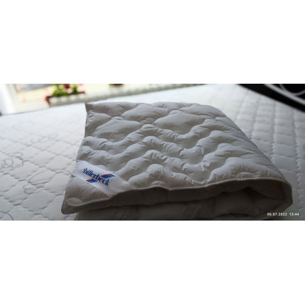 Synthetic Billerbeck mattress cover with bands